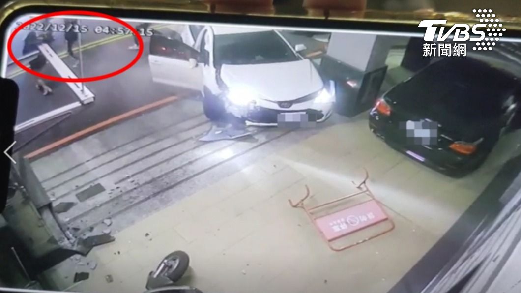高雄7煞當街逼車!害情侶失控撞民宅 男友下車又遭痛毆
