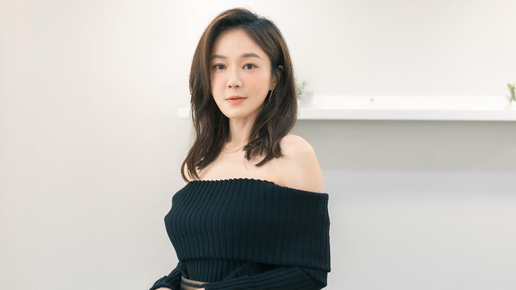 尹馨「愛上大學教授」談禁忌戀 成控制狂媽怒掌摑、潑咖啡