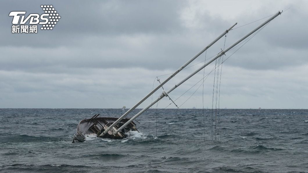 英吉利海峽移民船翻4死 數十人獲救