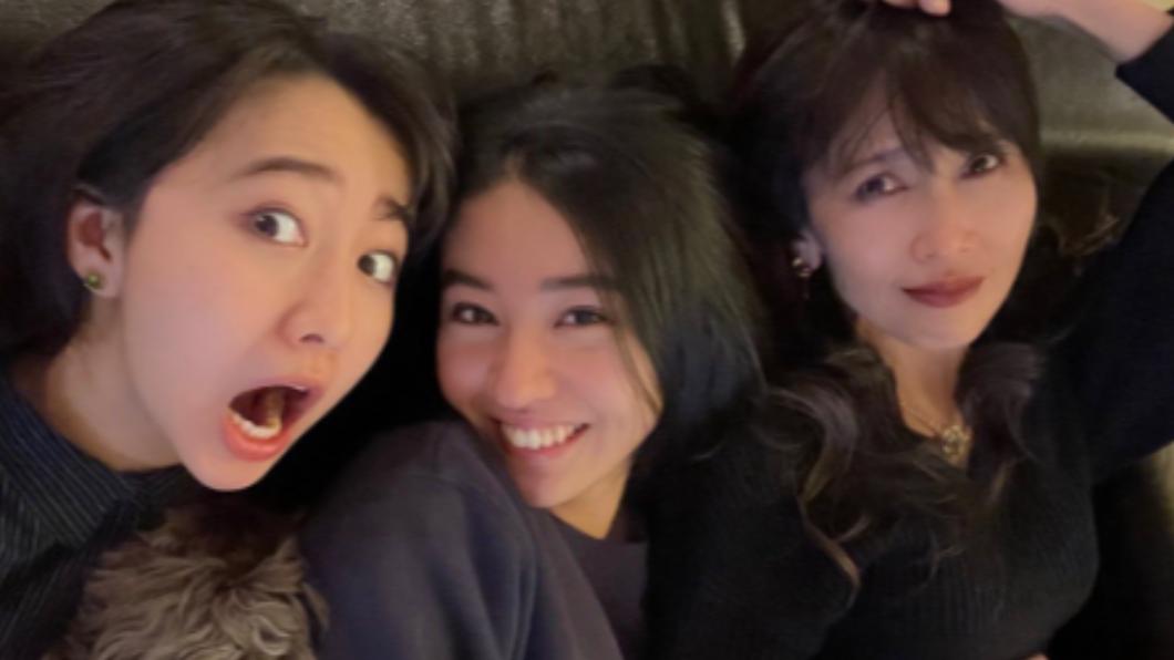 心美(左)與妹妹(中)出道後相當活躍。(圖/翻攝自cocomi_553_official)