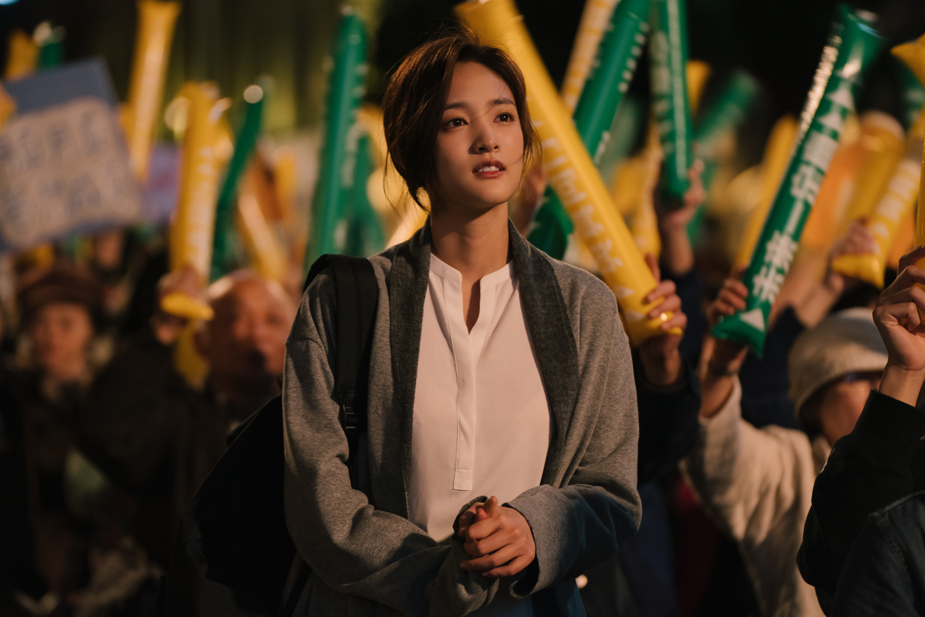 王淨拍《人選之人》詮釋神秘幕僚,飾演公正黨文宣部組員。(圖/大慕影藝、公視提供)