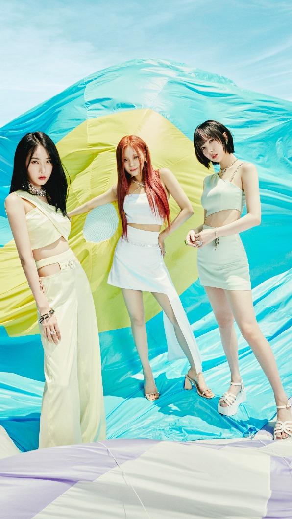 VIVIZ成員SINB(左起)、UMJI、EUNHA相當期待來台灣吃小籠包。(圖/年代提供)