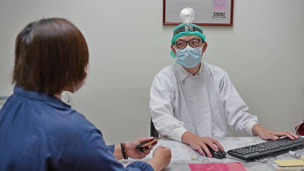 林廉捷醫師表示，深頸部感染是容易致命的嚴重疾病，這類病人若拖太久，化膿部位可能向下延伸，死亡率高達50%，千萬不要輕忽小小的發炎。(圖/花蓮慈濟醫院提供)
