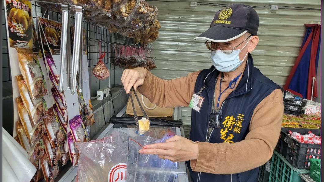 花蓮縣衛生局提醒民眾,購買散裝產品則應注意製作場所是否保持潔淨,並視需求適量購買,儘早食用完畢。(圖/花蓮縣衛生局提供)