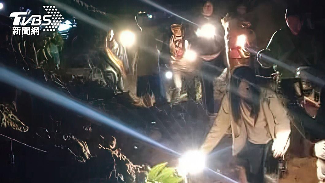 初步通報有100人受困,目前已尋獲92人。(圖/達志影像美聯社)