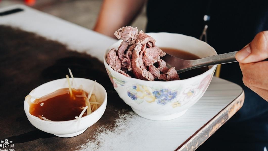 凌晨開始發號碼牌，很多人搶喝第一鍋湯。（圖／波妮說食話提供）