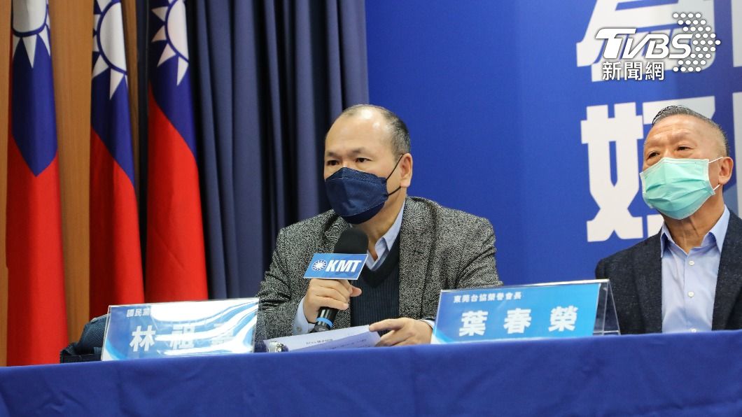 國民黨今（16）日開記者會呼籲蔡政府恢復兩岸小三通，並增加兩岸對飛航點、航班。（圖／國民黨提供）