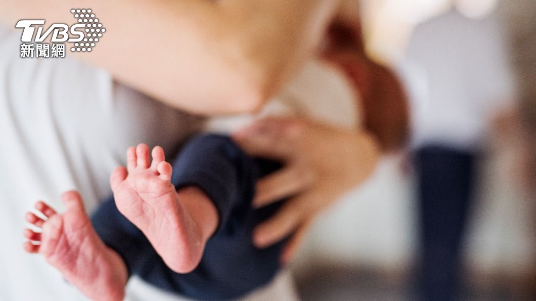 林裕豐透露當時和老婆用薪水高低決定誰先在家帶小孩。(示意圖/Shutterstock達志影像)
