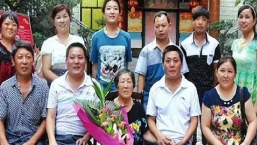 如今終於一家團圓也讓雙方家庭相當驚喜。(圖/翻攝自微博)