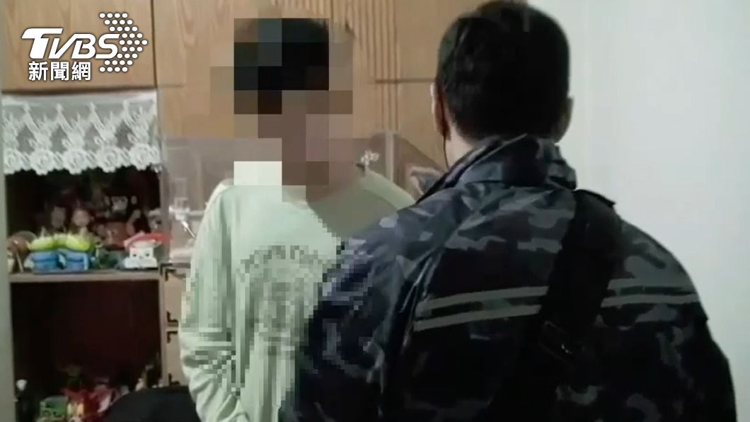 警方前往陳男的住家將他逮捕歸案。(圖/TVBS)