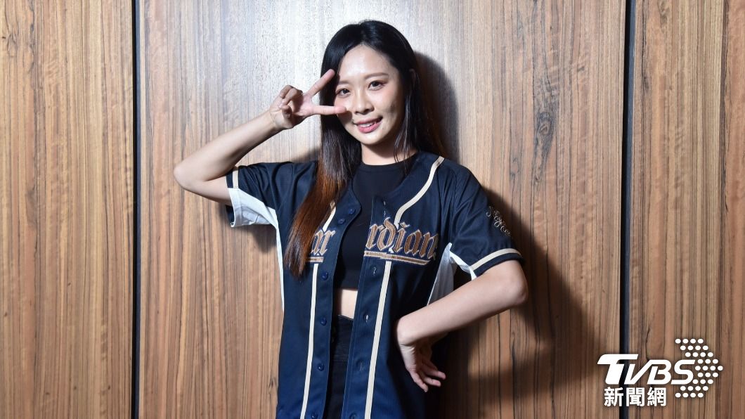 富邦啦啦隊女神卡卡。(圖/粱恩誌攝)