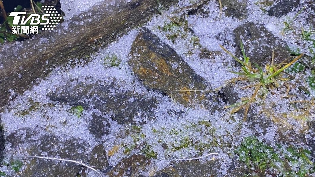 寒流發威！玉山下冰霰了　氣象局：入夜後追雪機率增