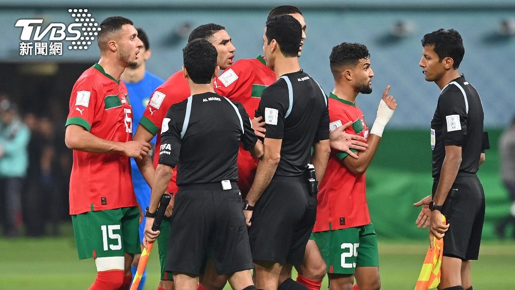 世足/摩洛哥不滿吹判包圍裁判 哈基米開嗆FIFA主席