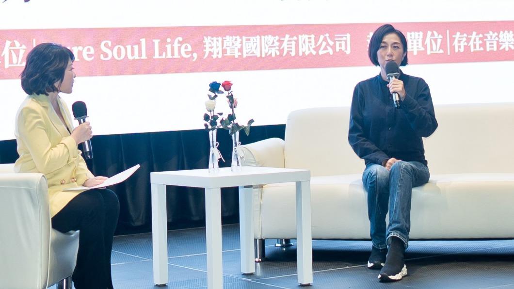 黃韻玲分享三毛經典作品〈夢田〉的製作故事。(圖/台北禾灃文化事業有限公司提供)