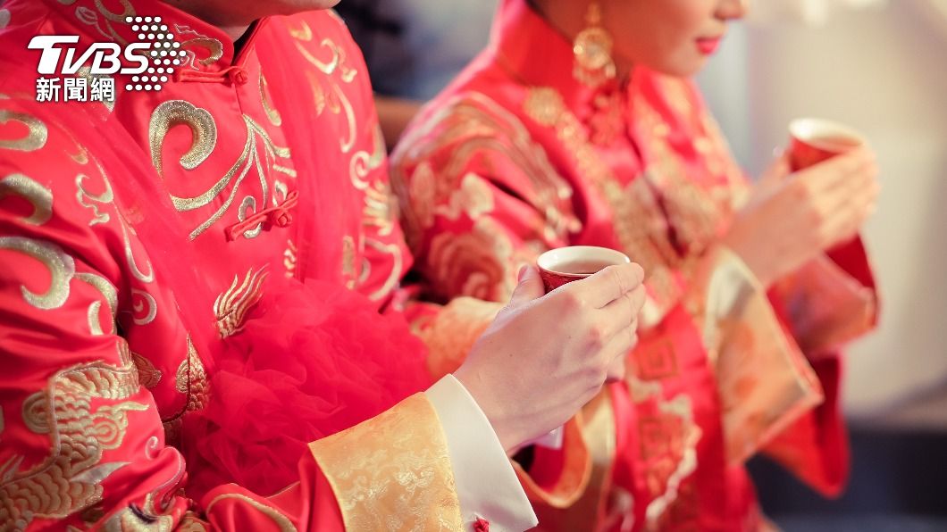 男子調查後才發現妻子回到老家跟別人結婚。（示意圖／shutterstock達志影像）