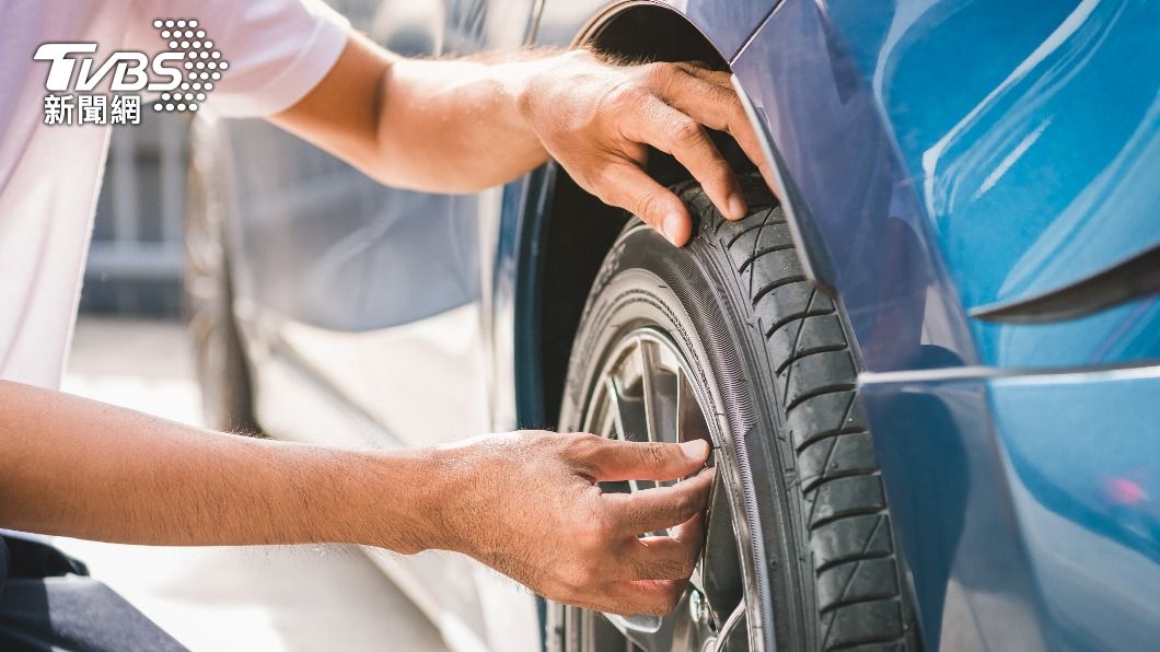 行車前務必檢查胎紋胎壓是否正常。(示意圖/Shutterstock達志影像)