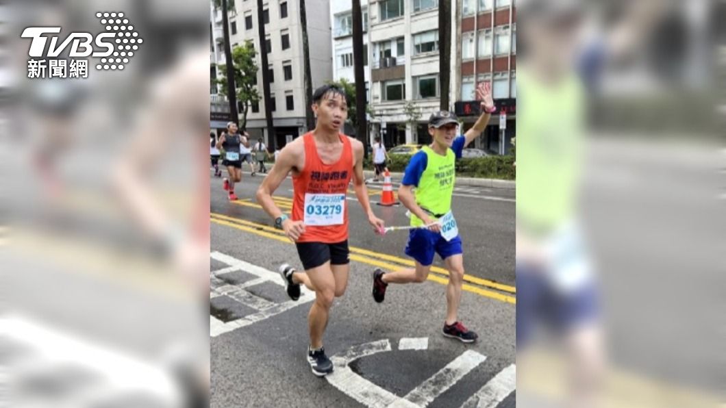 台北馬拉松感人亮點!換心全盲跑者不畏寒流 完成人生首場全馬