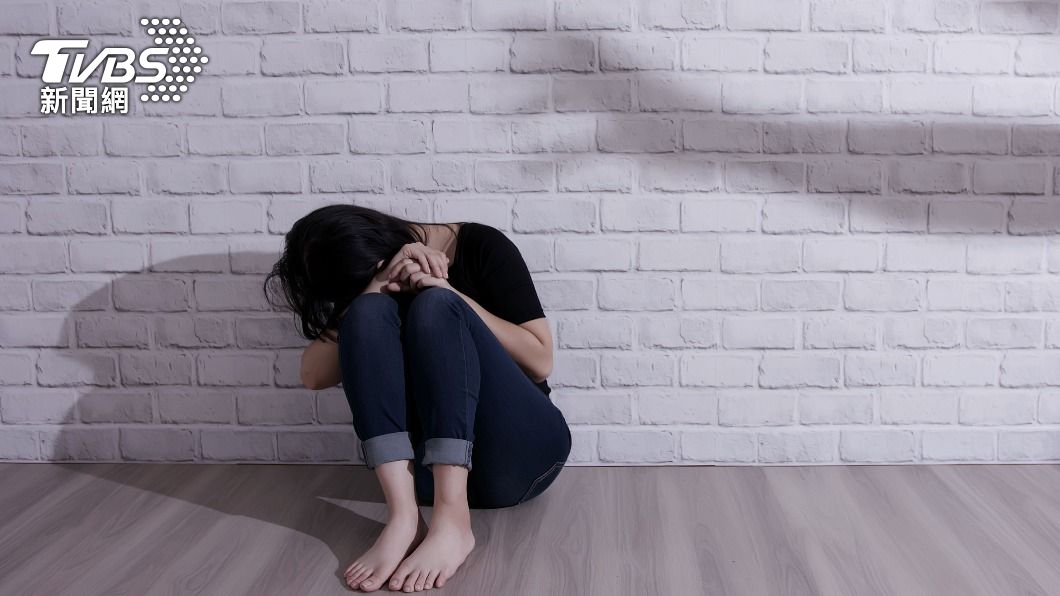 原PO表示「雖然家人沒有給予實質的傷害,但精神上卻承受不少壓力」。(示意圖/shutterstock達志影像)