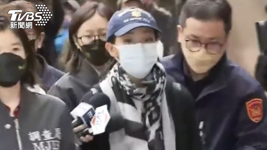 高虹安遭檢調約談後，台北地檢署就被懸掛民進黨旗。（圖／TVBS資料畫面）