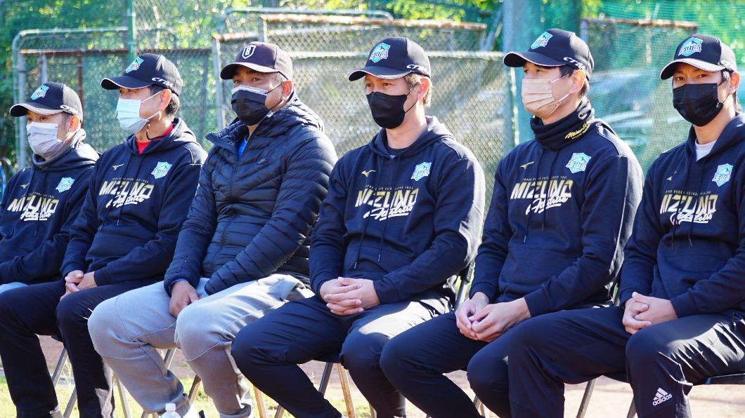 鋒哥出手了! 陳金鋒現身青棒訓練營 盼找出新世代強棒