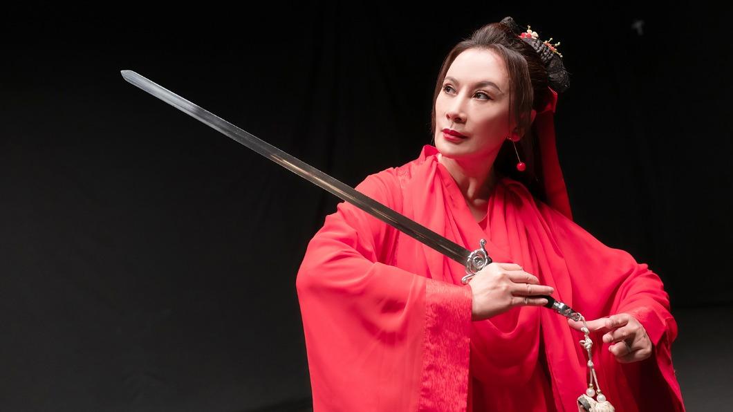 陳亞蘭罕見「女裝」造型露面　王彩樺驚爆：她當時夾很緊