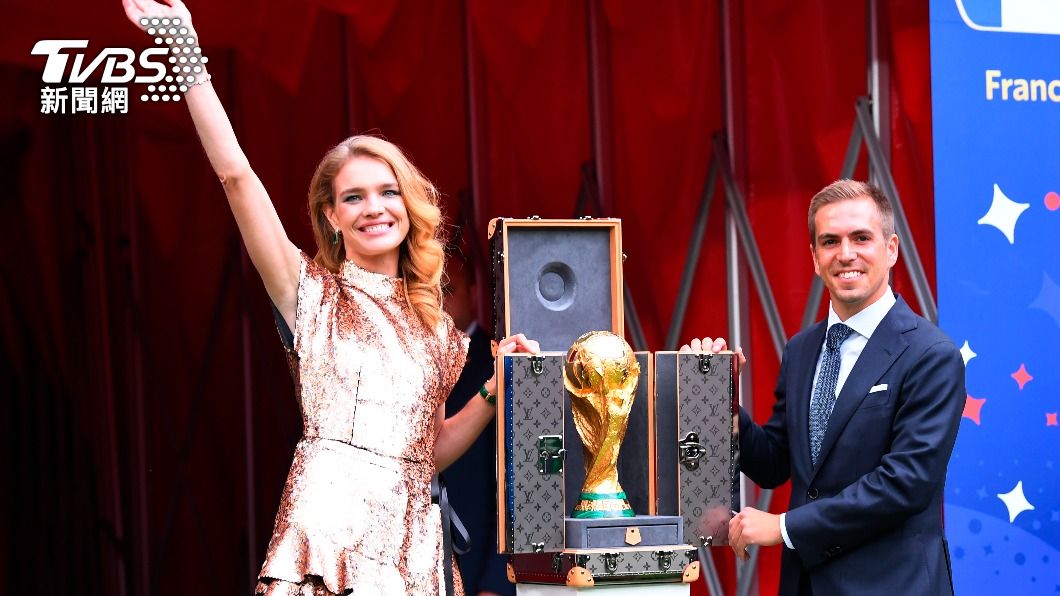 俄國超模「Supernova」娜塔莉亞(Natalia Vodianova)是2018年大力神盃護送大使。(圖/達志影像美聯社)