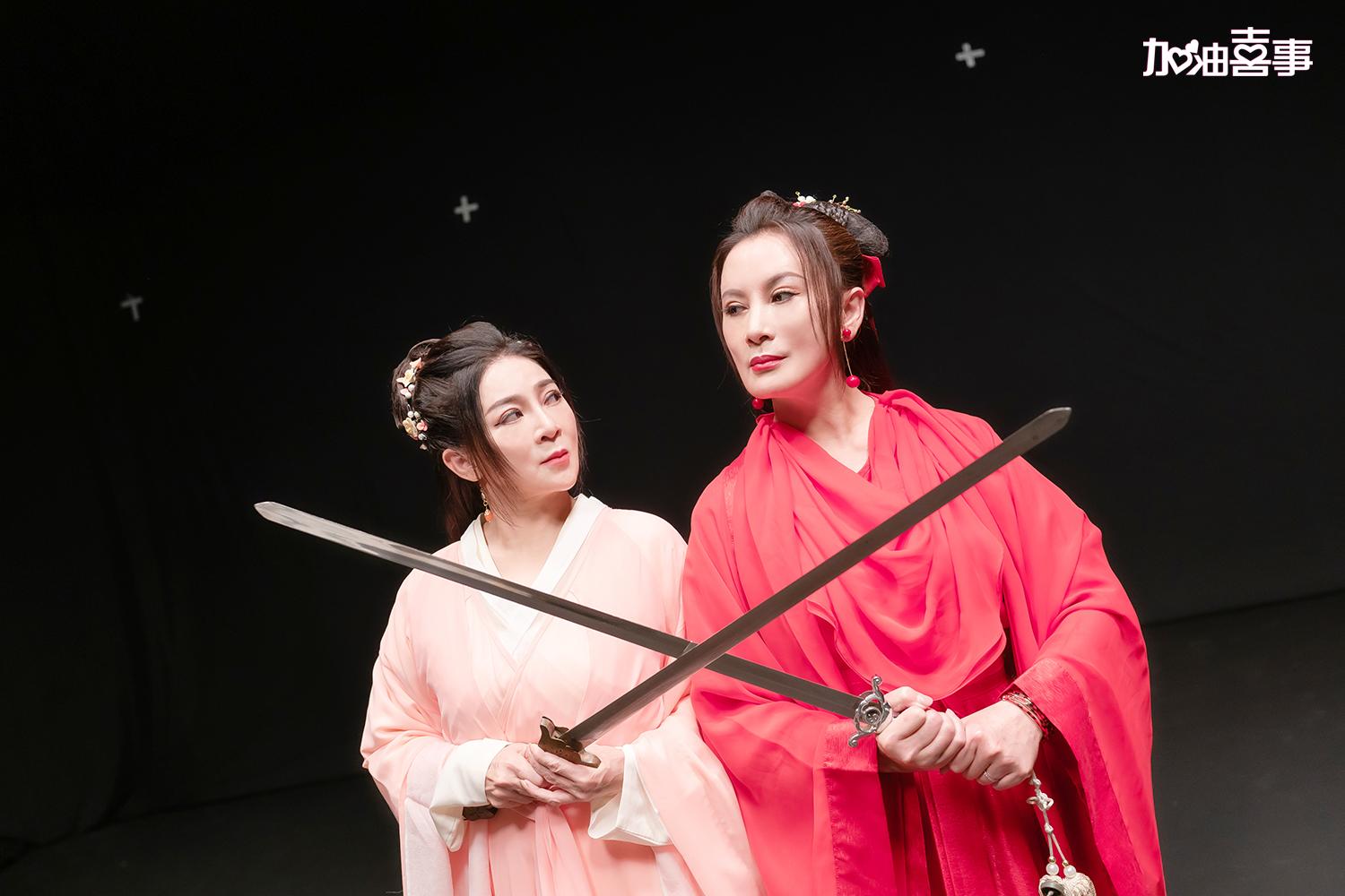 王彩樺(左)、陳亞蘭在武林劇場對決獲好評。(圖/TVBS)