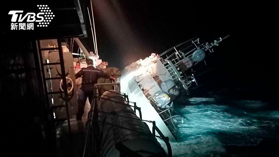 泰國海軍「蘇可泰號」暴雨中沉沒　33船員失聯、3重傷