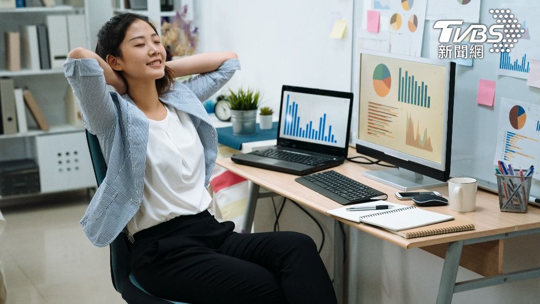 調查顯示,3分之1的日本年輕人認為現在的職場「太輕鬆」。(示意圖/shutterstock 達志影像)