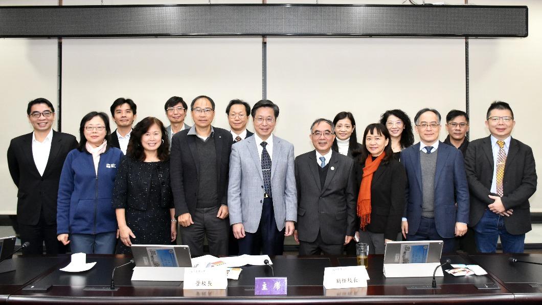台大新行政團隊合影。(圖/台大提供)