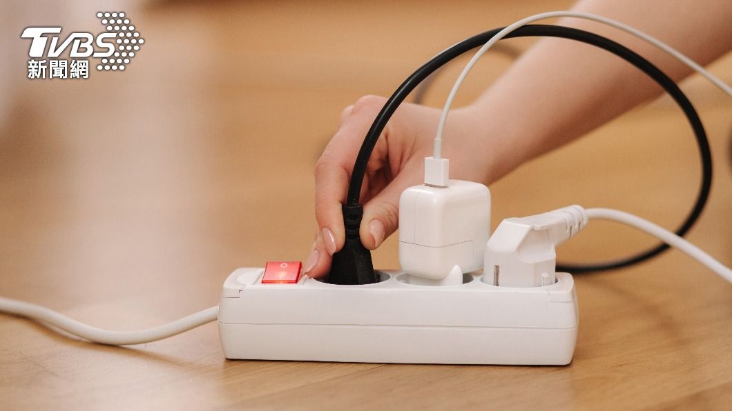 使用電暖氣時最好使用獨立插座。(示意圖/shutterstock達志影像)