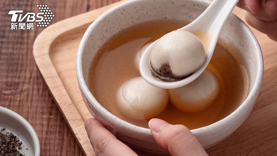 包餡湯圓最好水煮後單吃。(示意圖/shutterstock達志影像)