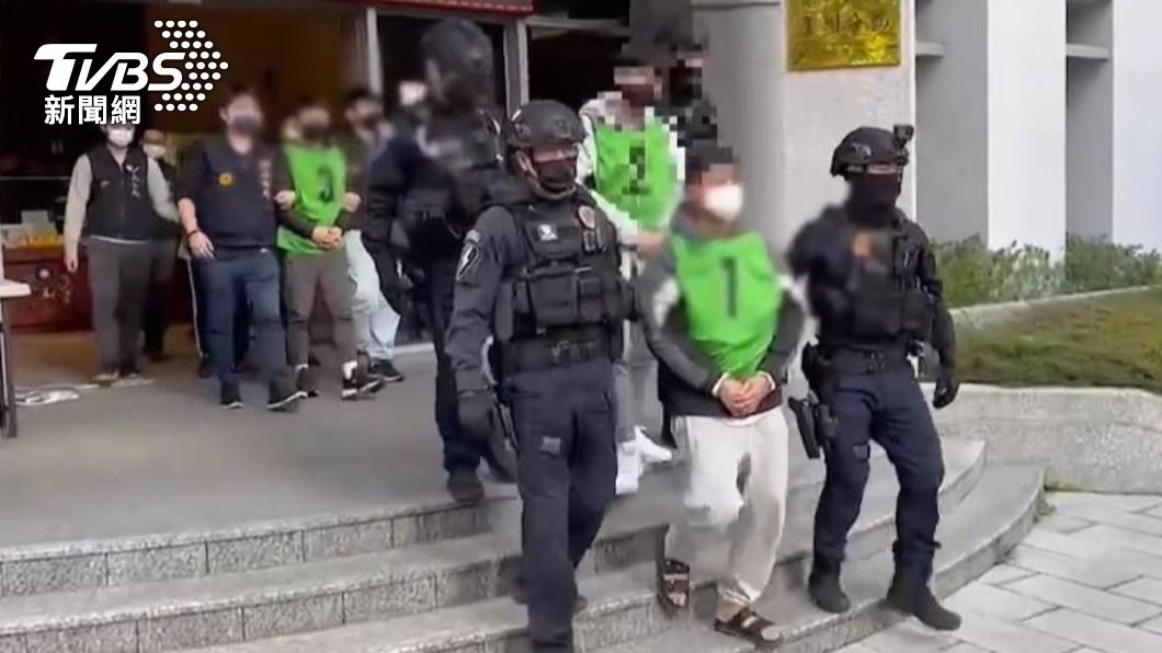 11名主嫌共犯遭移送地檢署。(圖/TVBS)