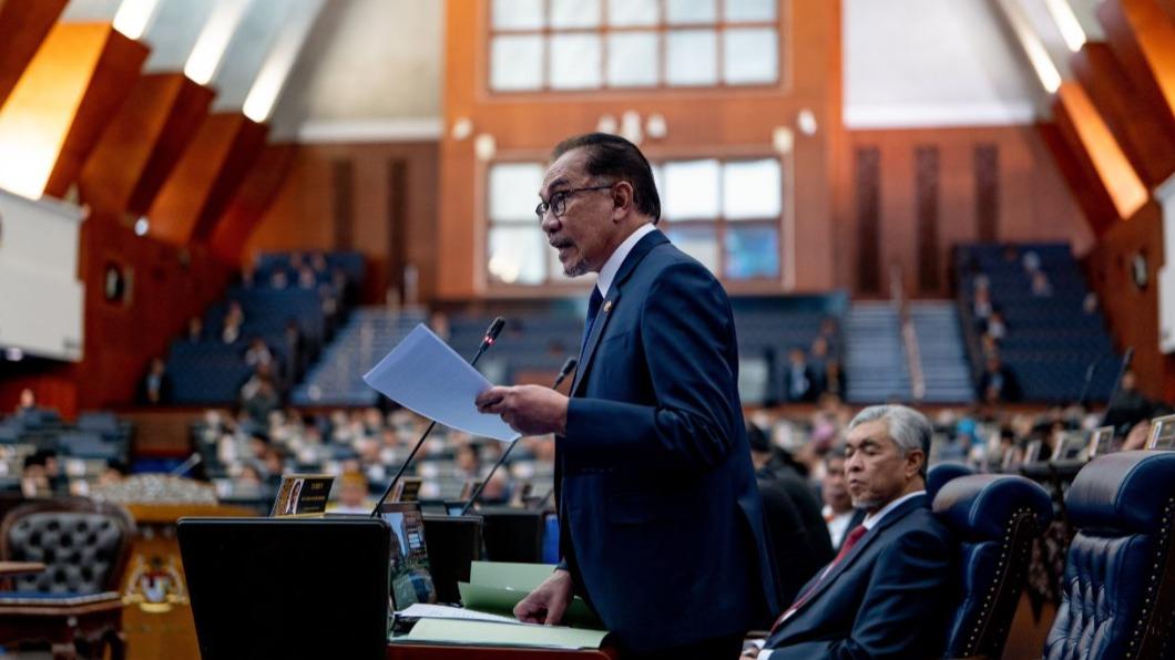 國會通過信任動議　安華穩住馬來西亞首相職位