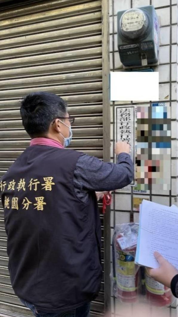 桃園分署兵分多路,由4名行政執行官帶隊強力執行。(圖/桃園分署提供)