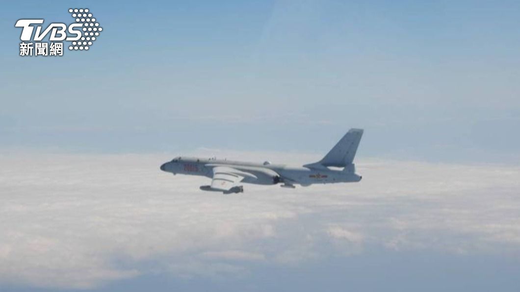 國防部先前發布擾台的共軍「轟-6」轟炸機同型機照片。(圖/國防部提供)