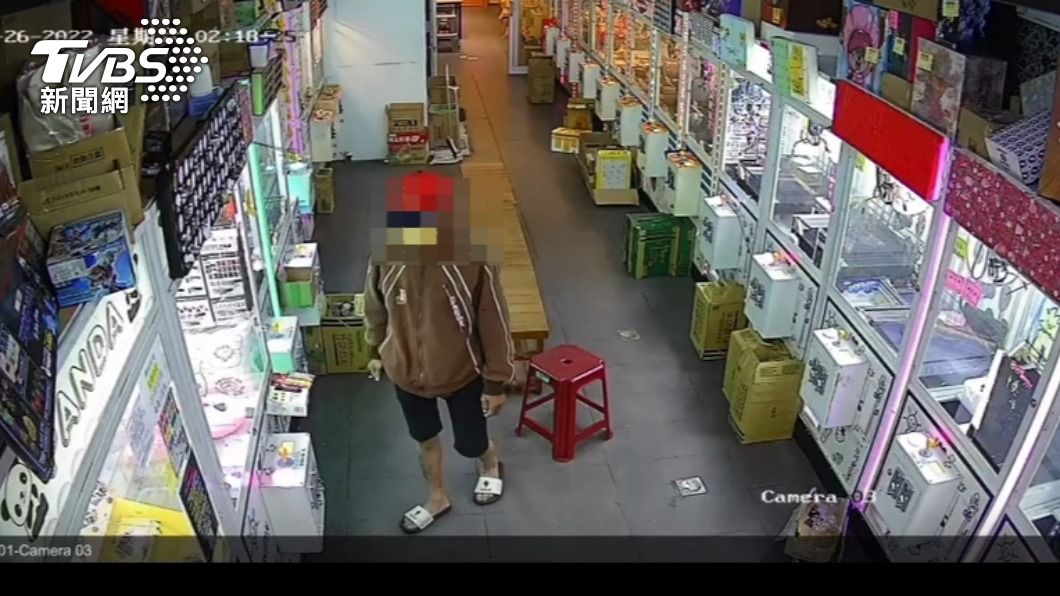 相督ㄟ丟!賊狂偷娃娃機零錢箱 釣蝦場狹路相逢台主