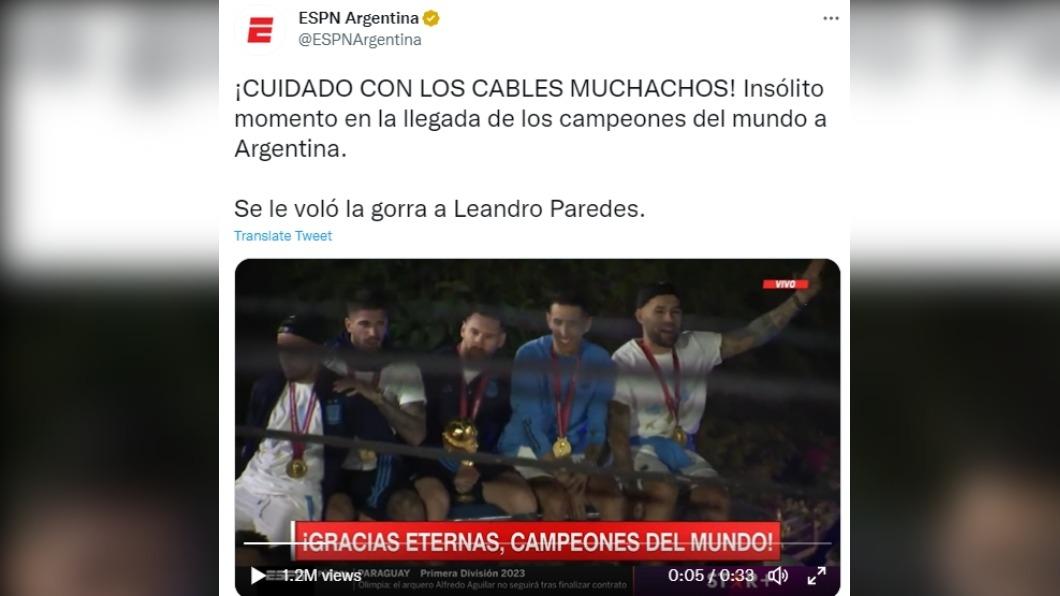 《ESPN Argentina》上傳梅西與隊員遊行的影片。（圖／翻攝自@ESPNArgentina Twitter）