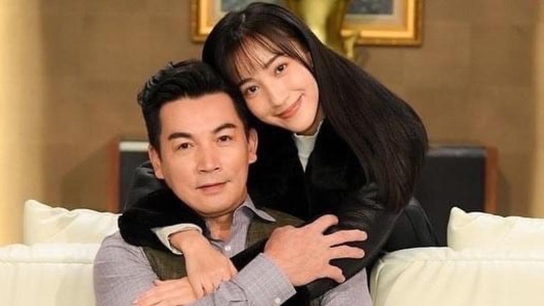 伊正和夏宇禾在劇中大談忘年戀。（圖／三立提供）