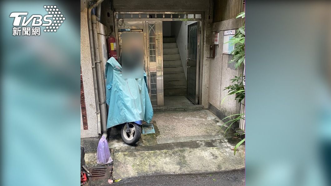 快訊/中和男住家樓下遭襲!右臀中刀送醫 2嫌在逃警追緝中