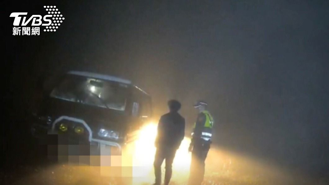 7人困急凍小關山…糖尿病男快虛脫 2警頂大霧救援