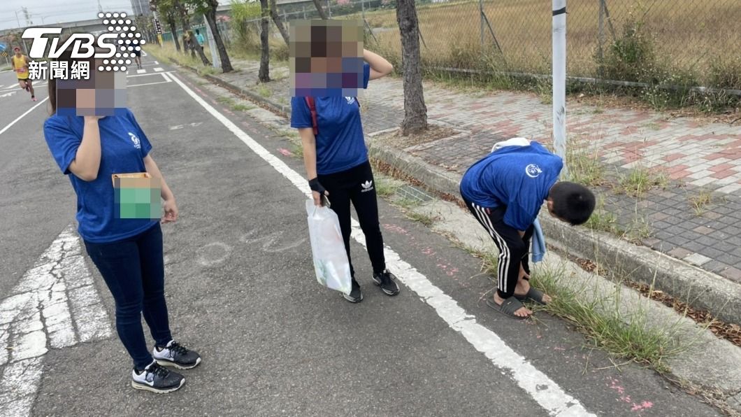 男童和家人一起參與路跑。(圖/TVBS)
