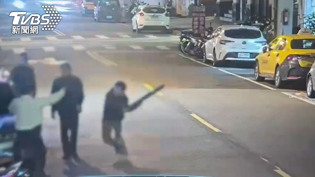 不還錢還到卡拉OK歡唱 男巧遇債主遭圍毆狠K