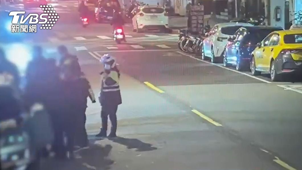 警方獲報到場處理。(圖/TVBS)