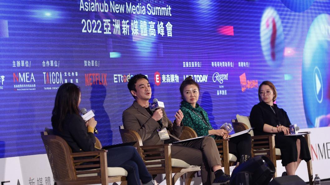 彼此影業陳郁佳(左起)、TVBS總監戴天易、陸匠製作嚴嘉念、華納陳薇如分享走向國際的內容題材發想。(圖/主辦方NMEA提供)