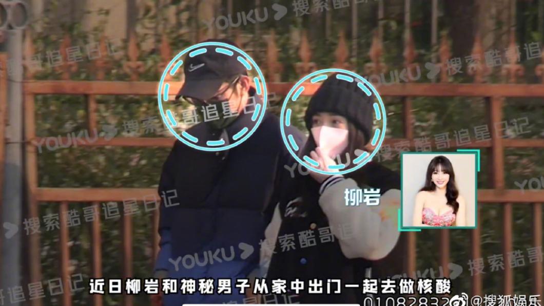 柳岩爆出與神祕男甜蜜幽會。(圖/翻攝自微博)
