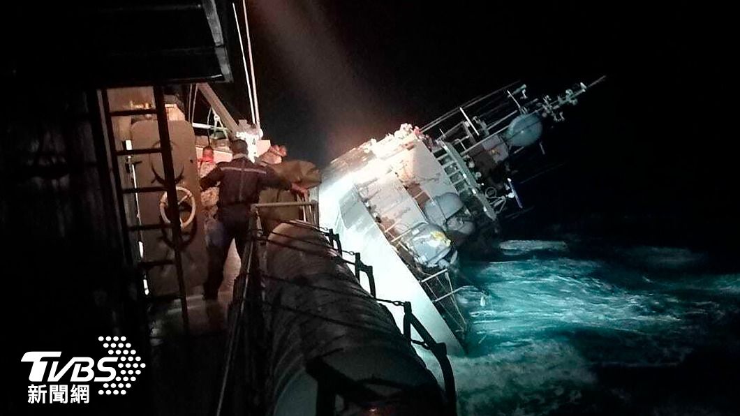 黃金時間將盡!泰軍艦遇巨浪翻覆 仍有23官兵失蹤