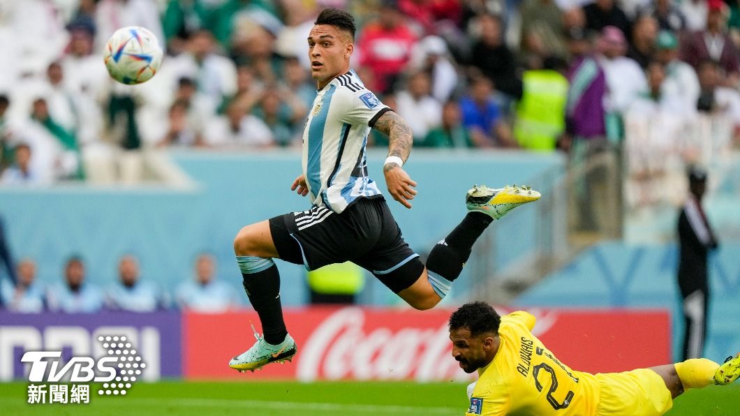 阿根廷Lautaro Martinez的進球被VAR判越位而取消。(圖/達志影像美聯社)