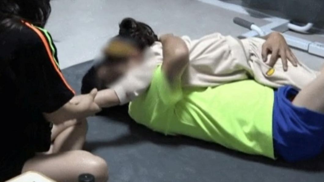 繼父指戳7歲女童「玩打針遊戲」又硬抱　韓綜涉性騷警方要查了