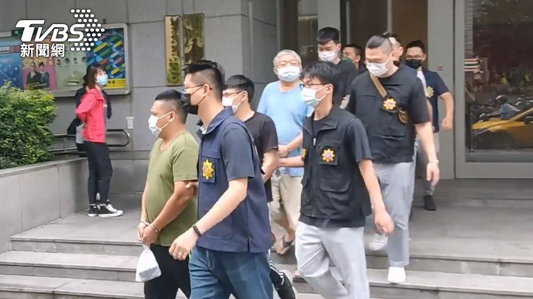 22犯嫌遭警方移送。(圖/TVBS)